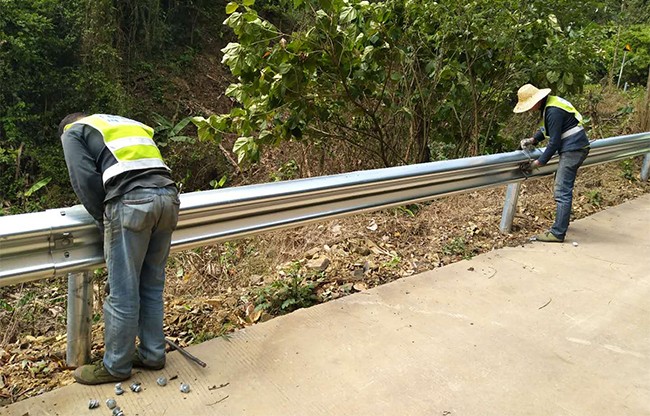 合肥高速公路护栏的定期维护与保养